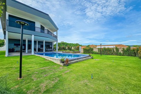 House in Pattaya, Thailand 5 bedrooms № 142735 - photo 7