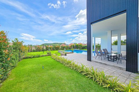 House in Pattaya, Thailand 5 bedrooms № 142735 - photo 9