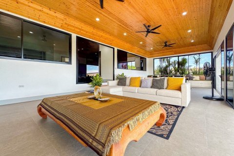 House in Pattaya, Thailand 5 bedrooms № 142735 - photo 4