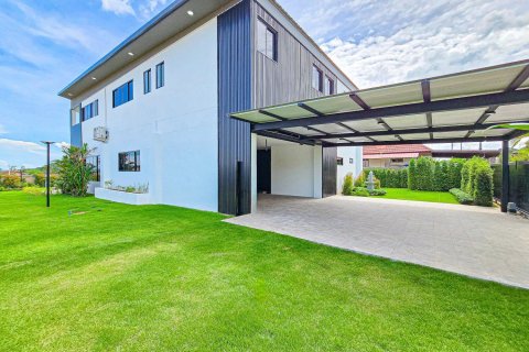 House in Pattaya, Thailand 5 bedrooms № 142735 - photo 11