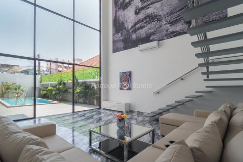 House in Bang Lamung, Thailand 6 bedrooms № 85373 - photo 8