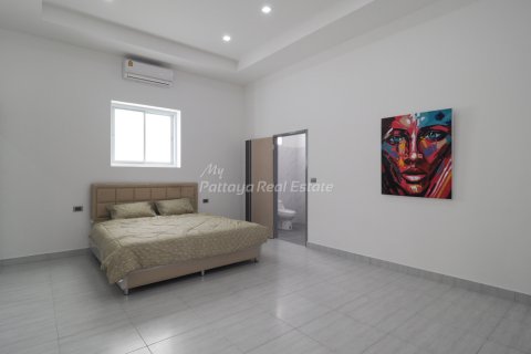 House in Bang Lamung, Thailand 6 bedrooms № 85373 - photo 19