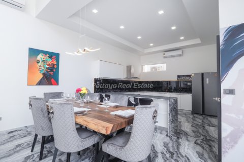 House in Bang Lamung, Thailand 6 bedrooms № 85373 - photo 9