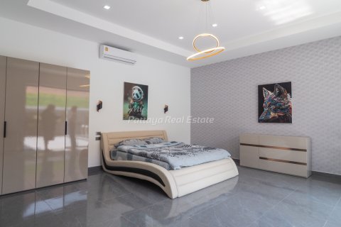 House in Bang Lamung, Thailand 6 bedrooms № 85373 - photo 12