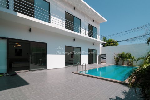 House in Bang Lamung, Thailand 6 bedrooms № 85373 - photo 6
