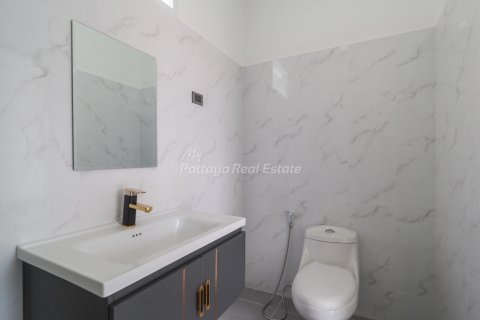 House in Bang Lamung, Thailand 6 bedrooms № 85373 - photo 15