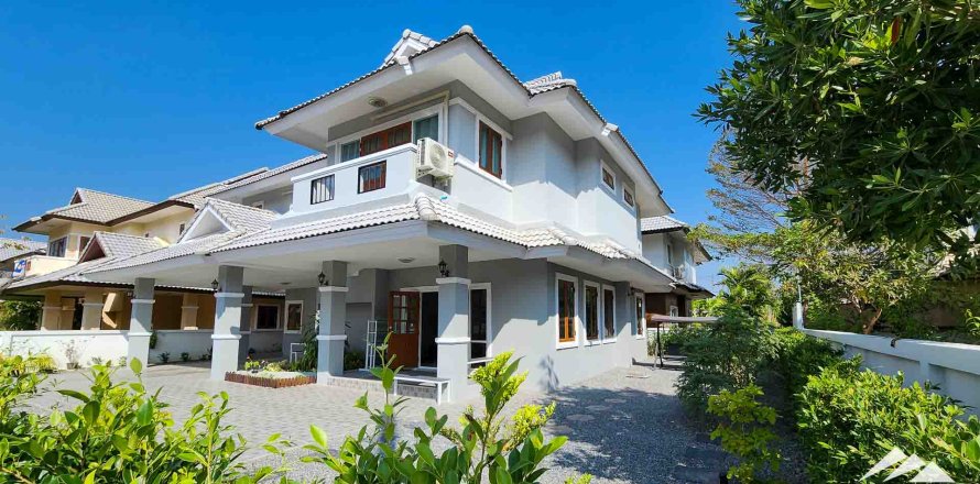 House in Chiang Mai, Thailand 4 bedrooms № 122830