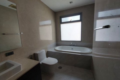 Condo à Watthana, Bangkok, Thaïlande, 3 chambres № 132248 - photo 5