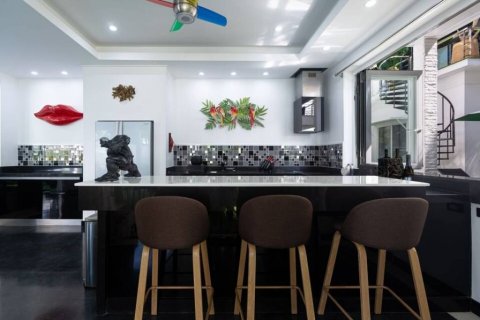 Villa in Rawai, Thailand 7 bedrooms № 86725 - photo 4