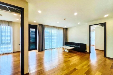 Condo in Bangkok, Thailand, 3 bedrooms  № 124776 - photo 2
