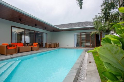 Villa in Hua Hin, Thailand 4 bedrooms № 116183 - photo 1