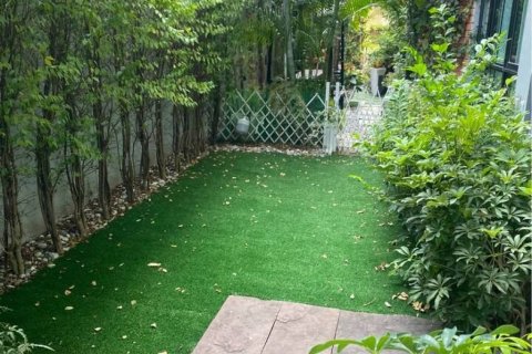 Кондоминиум с 2 спальнями в Бангкоке, Таиланд № 104205 - фото 10