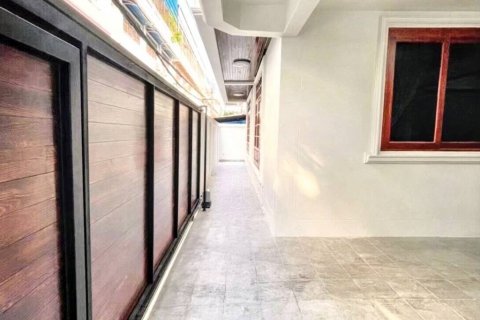 House in Bangkok, Thailand 4 bedrooms № 104203 - photo 2