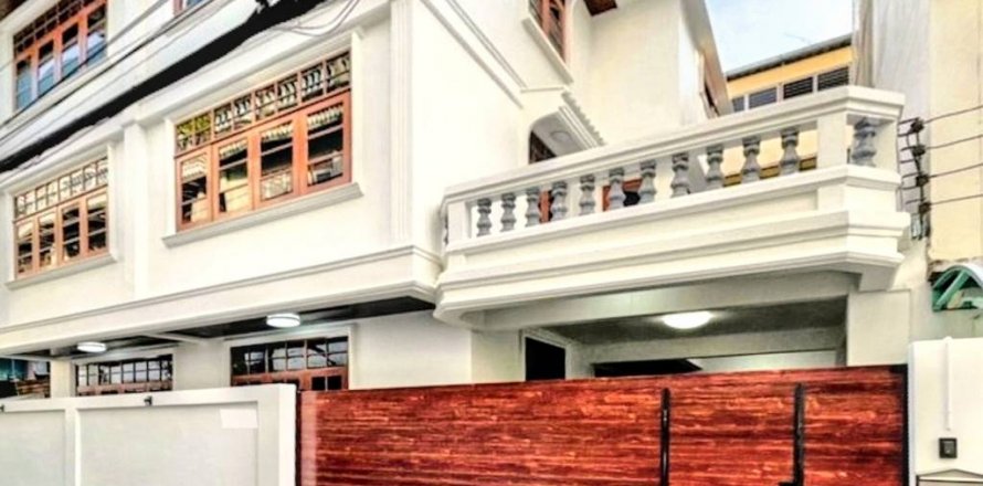 House in Bangkok, Thailand 4 bedrooms № 104203