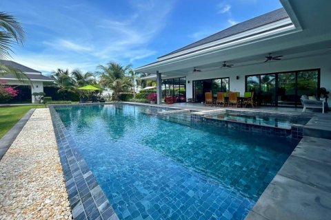 Villa in Cha-am, Thailand 4 bedrooms № 101621 - photo 4