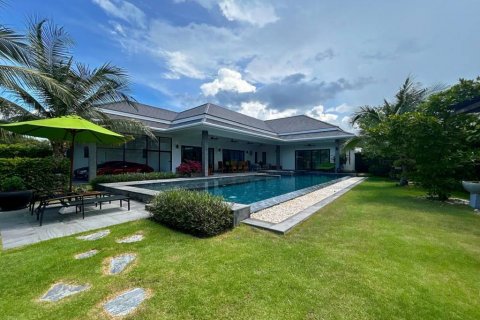 Villa in Cha-am, Thailand 4 bedrooms № 101621 - photo 1