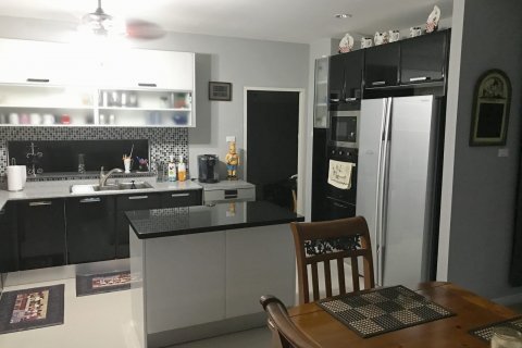 House in Bang Lamung, Thailand 3 bedrooms № 130099 - photo 24