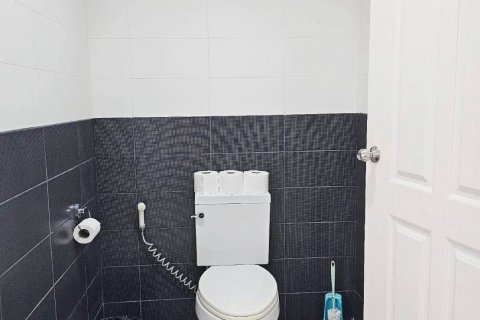 House in Bang Lamung, Thailand 3 bedrooms № 130099 - photo 14