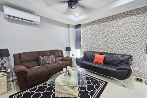 House in Bang Lamung, Thailand 3 bedrooms № 130099 - photo 9