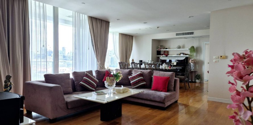 Condo in Bangkok, Thailand, 4 bedrooms  № 124893