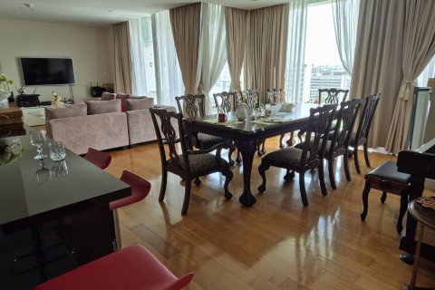 Condo in Bangkok, Thailand, 4 bedrooms  № 124893 - photo 3