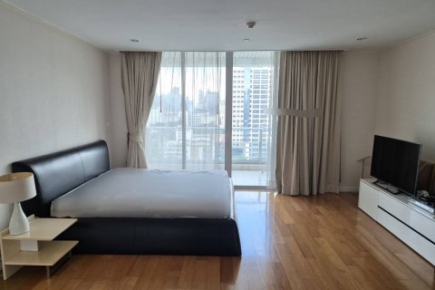 Condo in Bangkok, Thailand, 4 bedrooms  № 124893 - photo 5