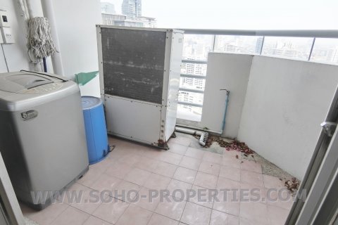 Condo in Bangkok, Thailand, 2 bedrooms  № 143898 - photo 8