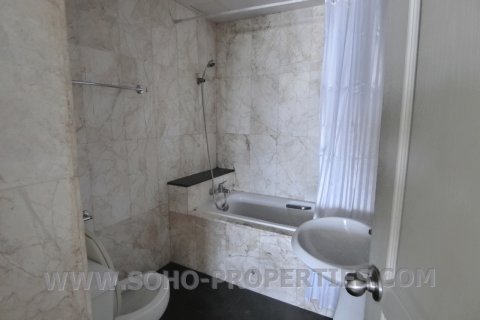 Condo in Bangkok, Thailand, 2 bedrooms  № 143898 - photo 5