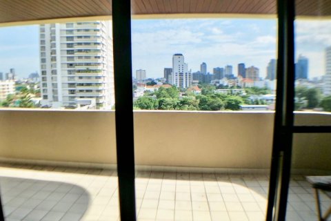Condo à Bangkok, Thaïlande, 3 chambres № 143899 - photo 17