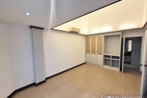 House in Pattaya, Thailand 8 bedrooms № 101260 - photo 13