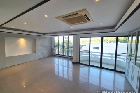 House in Pattaya, Thailand 8 bedrooms № 101260 - photo 10