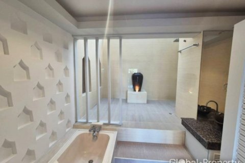 House in Pattaya, Thailand 8 bedrooms № 101260 - photo 14