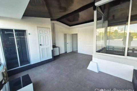 House in Pattaya, Thailand 8 bedrooms № 101260 - photo 15