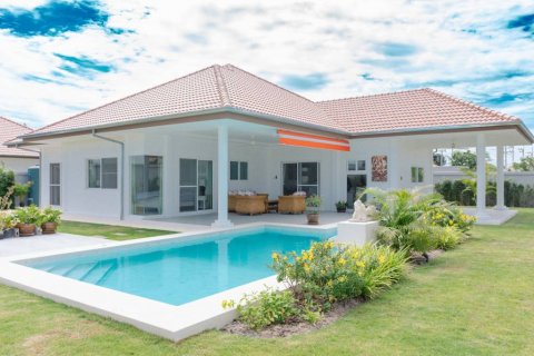 Вилла в Хуа Хине, Таиланд с 3 спальнями  № 132687 - фото 1