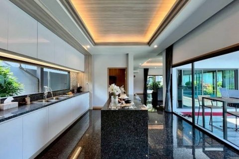 Villa in Bang Lamung, Thailand 4 bedrooms № 132681 - photo 6