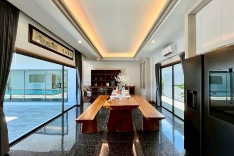 Villa in Bang Lamung, Thailand 4 bedrooms № 132681 - photo 9