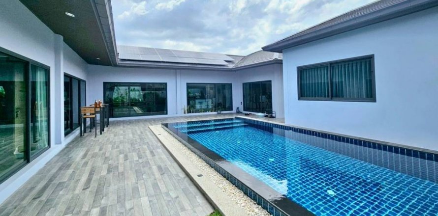 Villa in Bang Lamung, Thailand 4 bedrooms № 132681