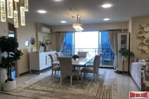Apartment in Bangkok, Thailand 2 bedrooms № 119676 - photo 12