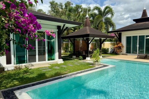 Villa in Phuket, Thailand 4 bedrooms № 124544 - photo 1