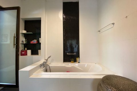 House in Chiang Mai, Thailand 6 bedrooms № 104877 - photo 28