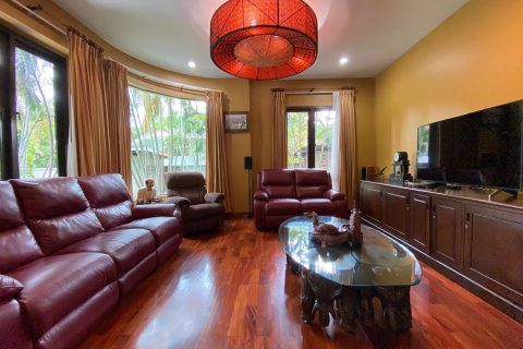 House in Chiang Mai, Thailand 6 bedrooms № 104877 - photo 4