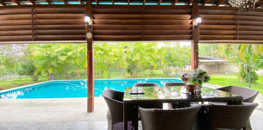 Maison à Chiang Mai, Thaïlande 6 chambres № 104877