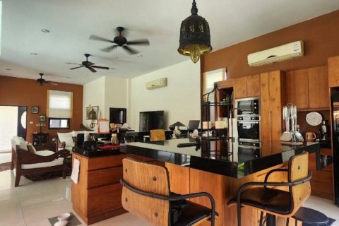 Villa in Pattaya, Thailand 4 bedrooms № 105226 - photo 8