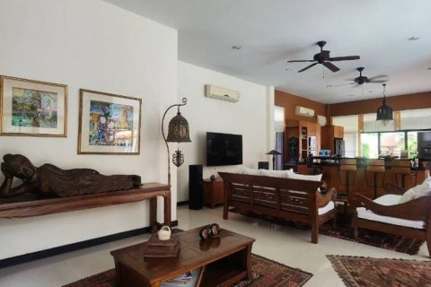 Villa in Pattaya, Thailand 4 bedrooms № 105226 - photo 3