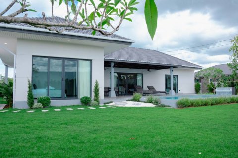 Villa in Hua Hin, Thailand 3 bedrooms № 125857 - photo 1