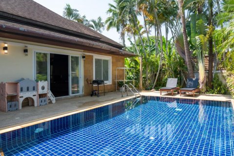 Villa in Rawai, Thailand 3 bedrooms № 108077 - photo 1