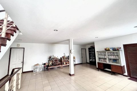 Commercial property in Pak Kret, Thailand 700 sq.m. № 86062 - photo 3