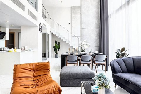 Condo in Bangkok, Thailand, 3 bedrooms № 86063 - photo 1