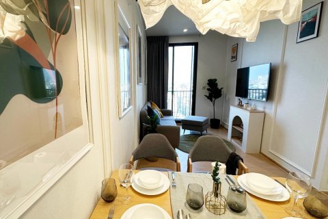 Condo in Bangkok, Thailand, 2 bedrooms  № 143148 - photo 1