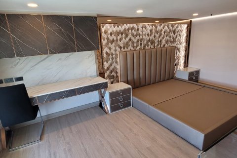 Condo in Bangkok, Thailand, 4 bedrooms  № 143145 - photo 8